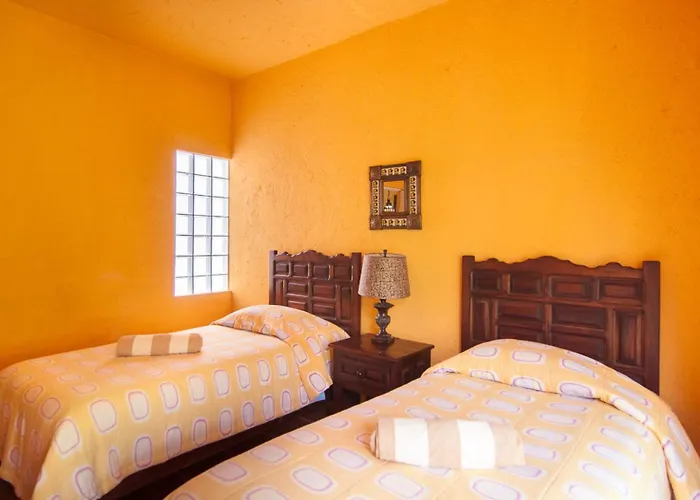 Charming Authentic Mexico-walk To & 5th Ave! Casa de férias *