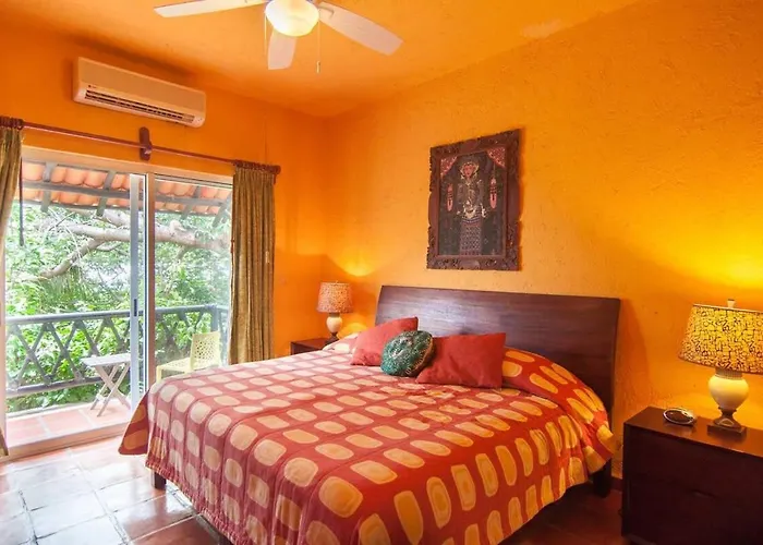 Charming Authentic Mexico-walk To & 5th Ave! *