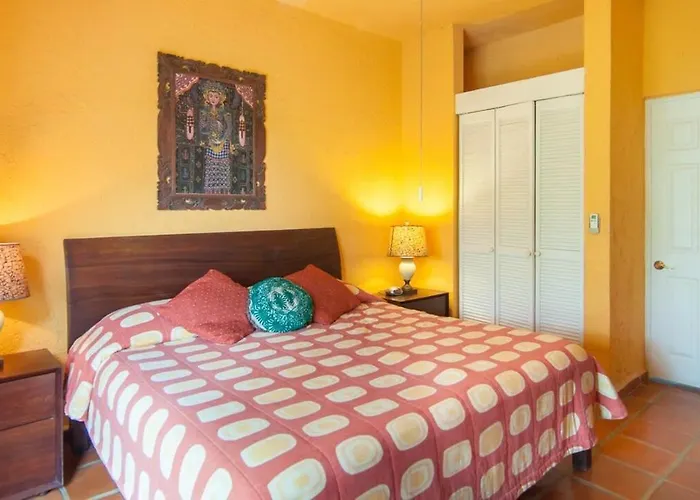 Charming Authentic Mexico-walk To & 5th Ave! *