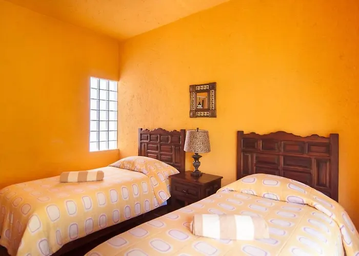 Charming Authentic Mexico-walk To & 5th Ave! *